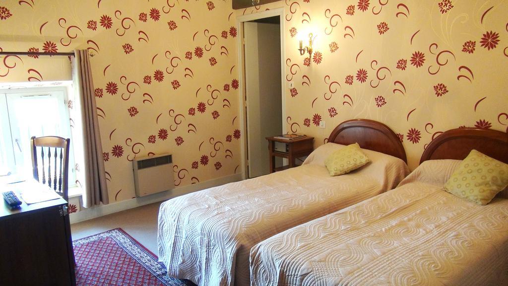 Hotel Le Clos Du Montvinage Étréaupont Habitación foto