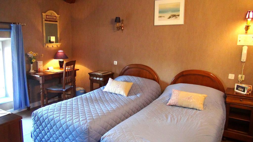 Hotel Le Clos Du Montvinage Étréaupont Habitación foto