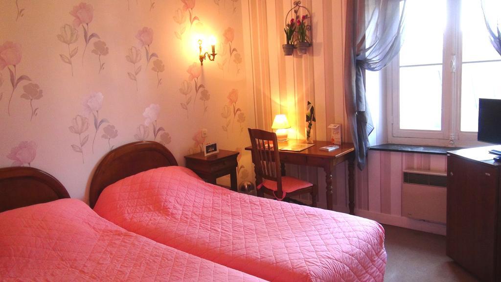 Hotel Le Clos Du Montvinage Étréaupont Habitación foto