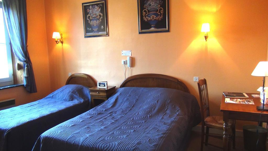 Hotel Le Clos Du Montvinage Étréaupont Habitación foto