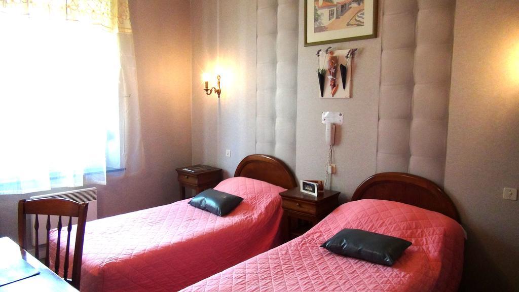 Hotel Le Clos Du Montvinage Étréaupont Habitación foto
