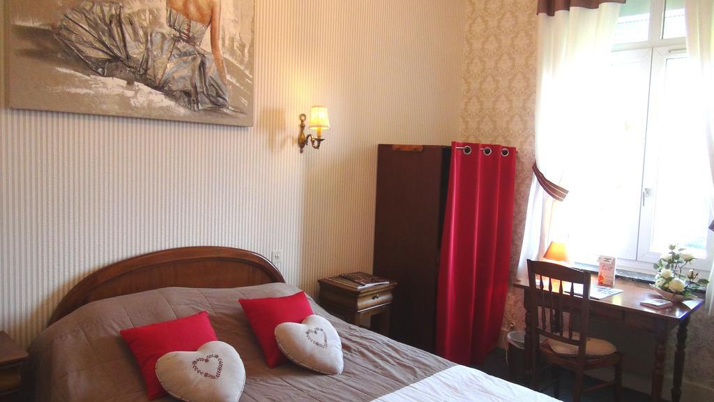Hotel Le Clos Du Montvinage Étréaupont Habitación foto